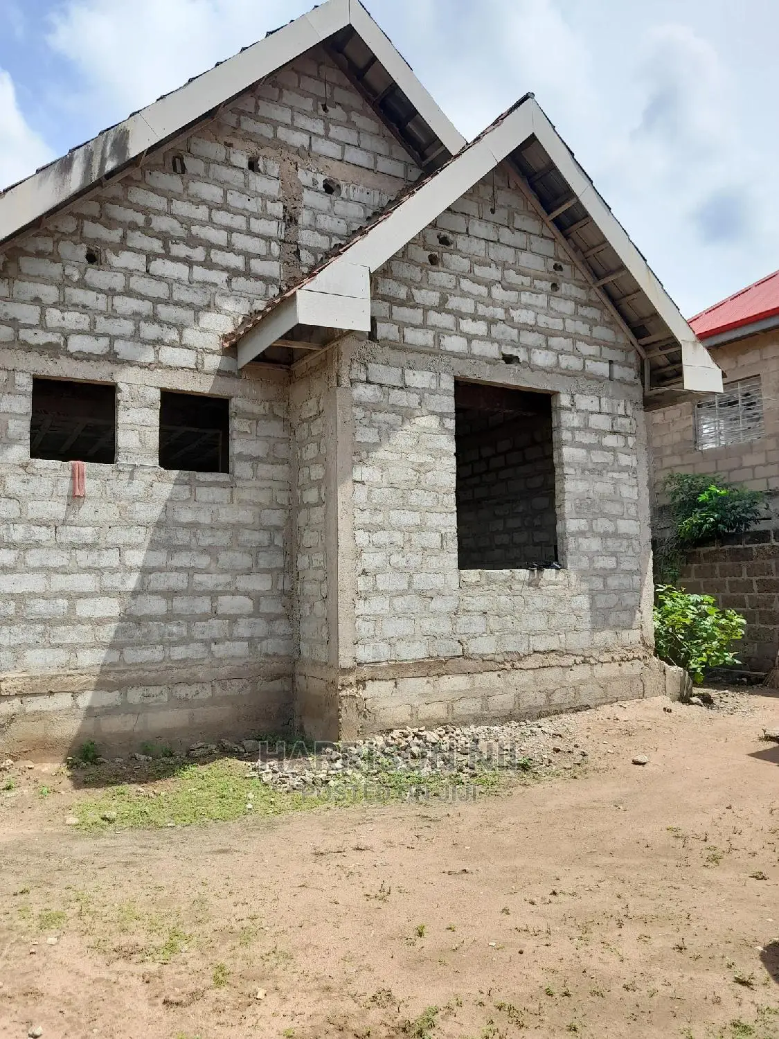 5bdrm Mansion in Amasaman, Accra Metropolitan for sale