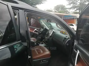 TOYOTA Land Cruiser for Rent in Ghana. Landcruiser for Rent