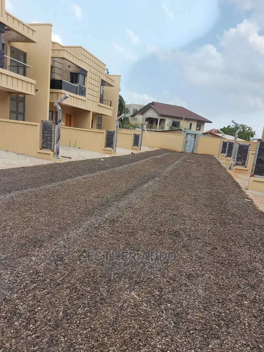 3bdrm Townhouse / Terrace in East Legon for rent