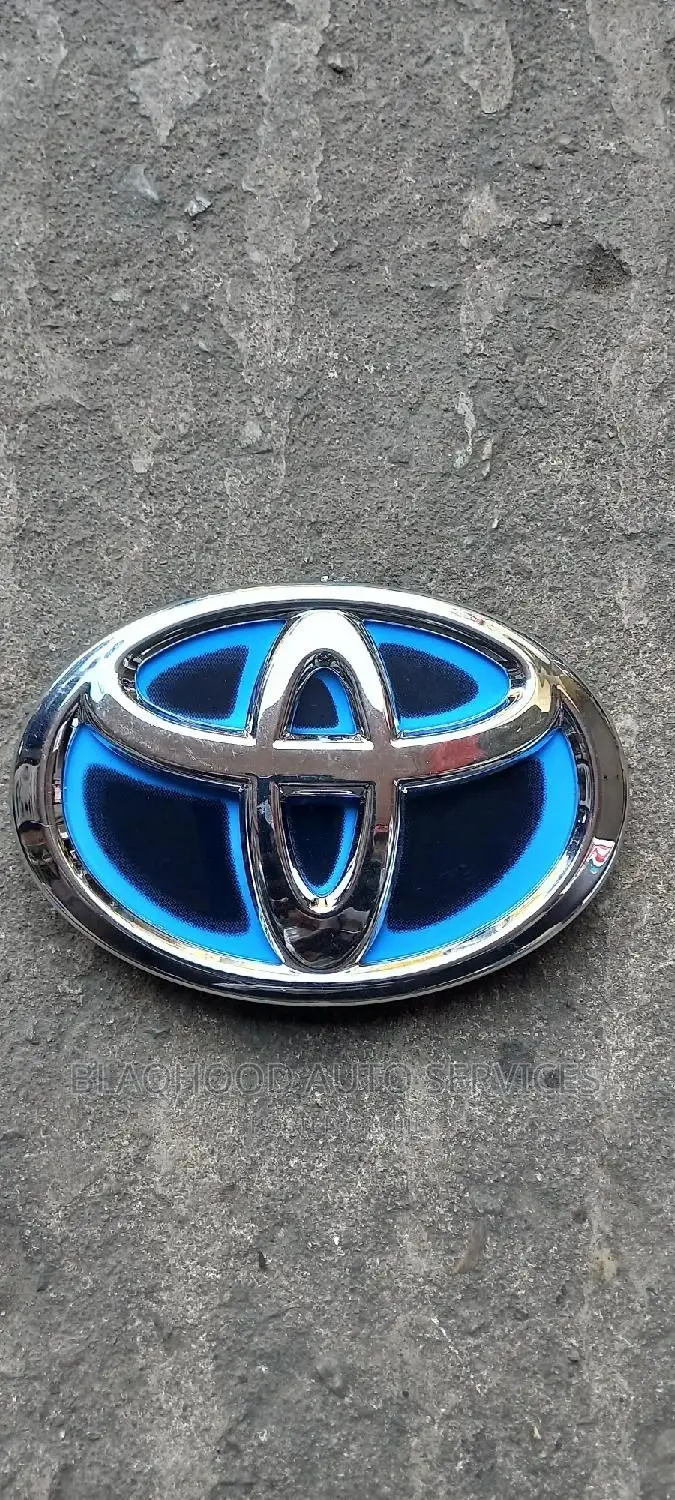 Toyota Camry Spider 2012-14 Front CROWN/EMBLEM Available