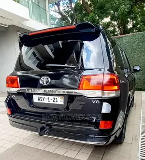 Car Rentals Luxury Landcruisers V8 for Rent in Accra Ghana