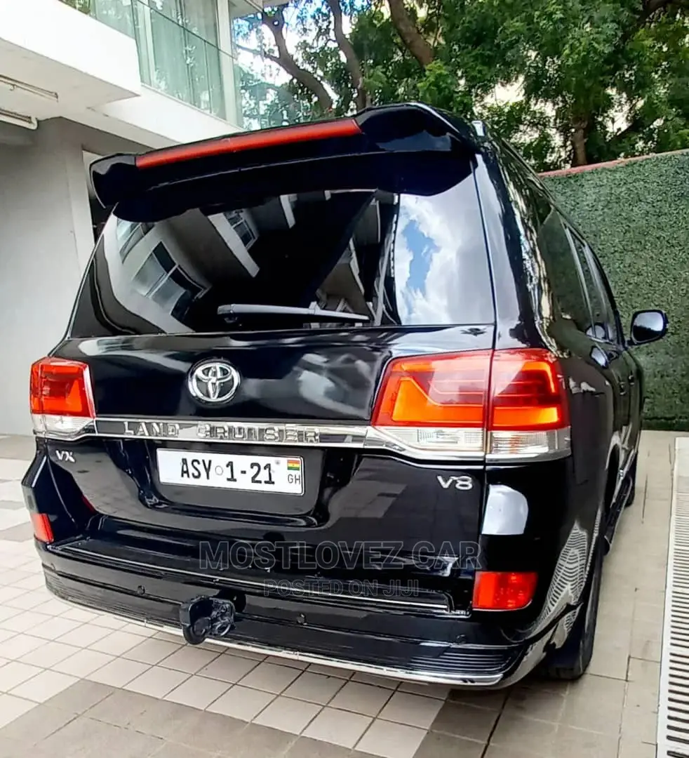 Car Rentals Luxury Landcruisers V8 for Rent in Accra Ghana