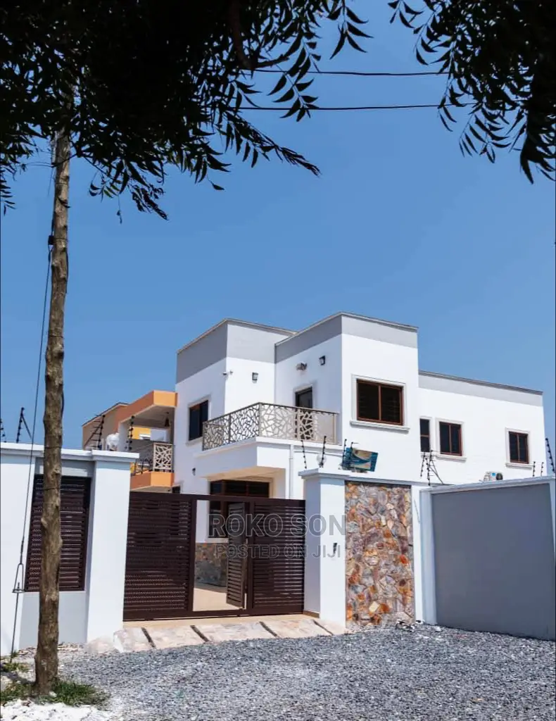 4bdrm Duplex in Dr Roko, Spintex for sale