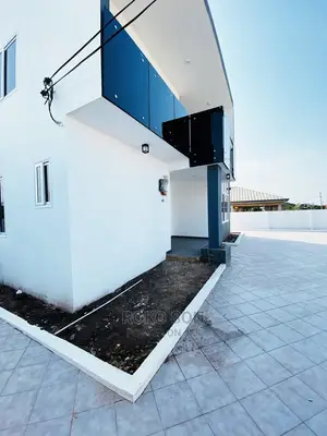 4bdrm Duplex in Dr Roko, Adjiriganor for rent