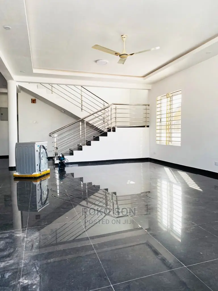 4bdrm Duplex in Dr Roko, Adenta for sale