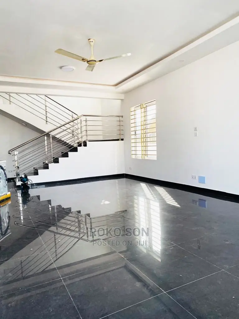 4bdrm Duplex in Dr Roko, Adenta for sale