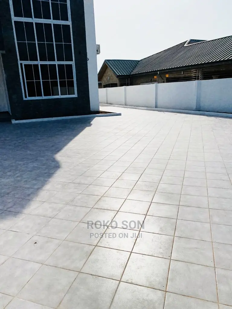 4bdrm Duplex in Dr Roko, Adenta for sale