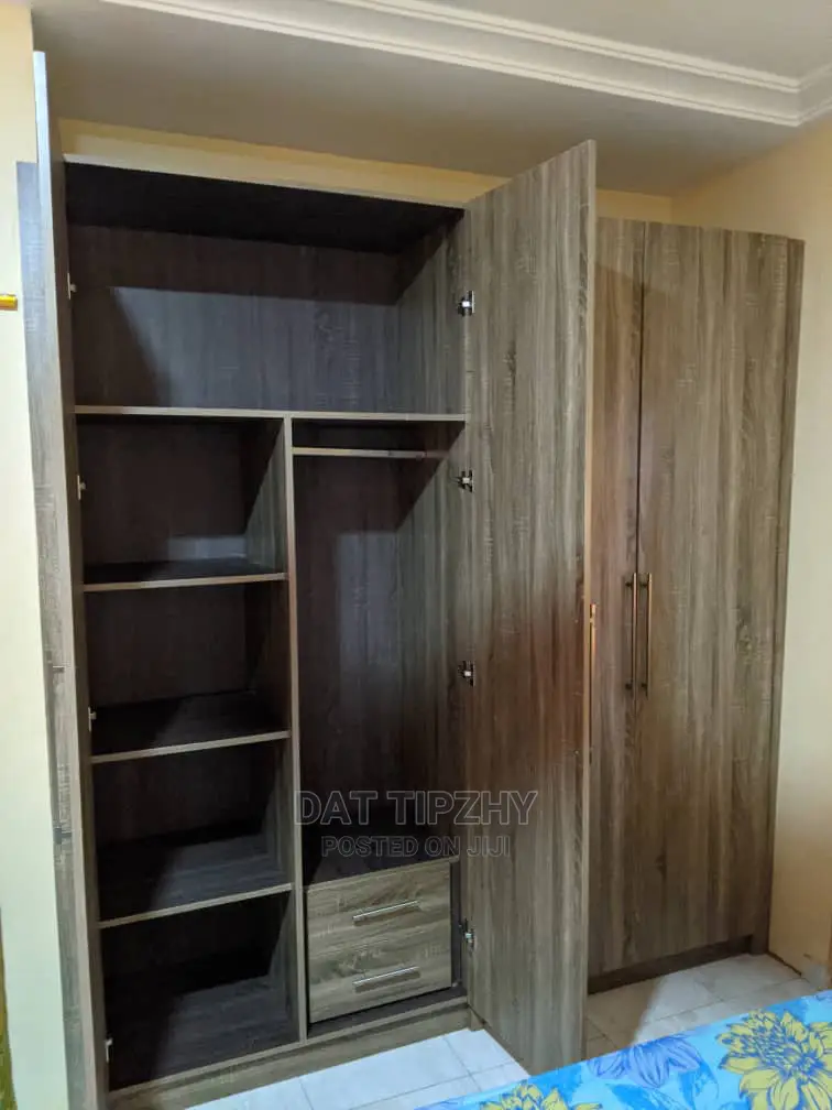Inbuilt Wardrobe