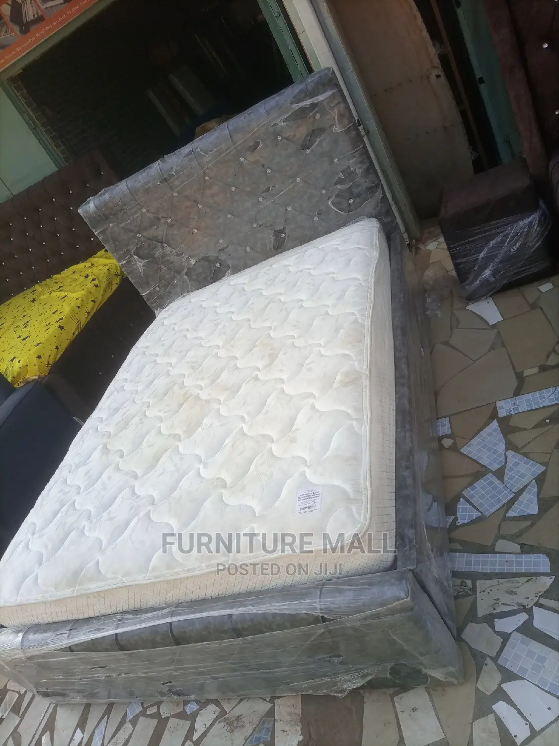 Excellent 80x60 Canadian Queensize Bed With Matress .