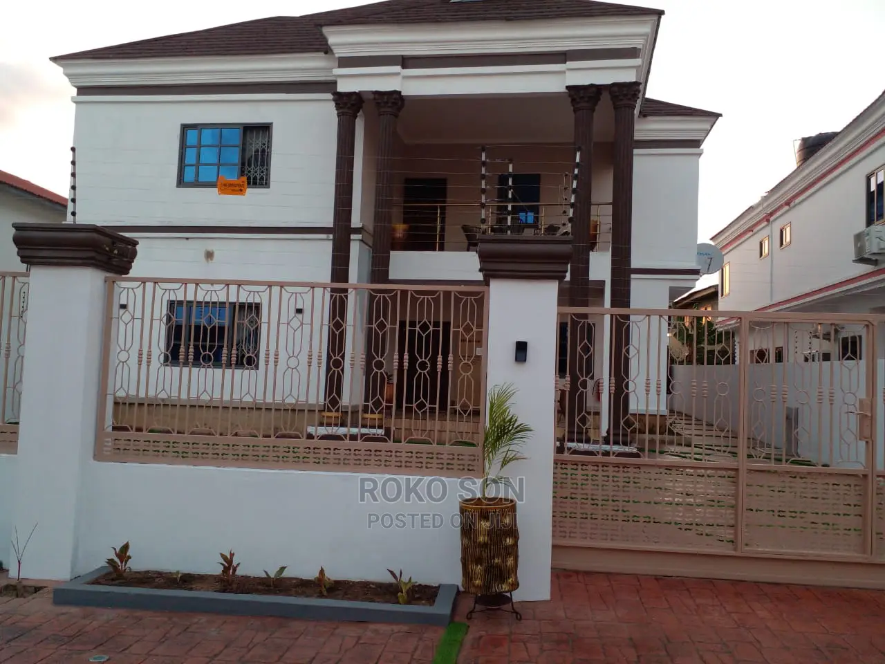 4bdrm Duplex in Dr Roko, West Legon for Sale