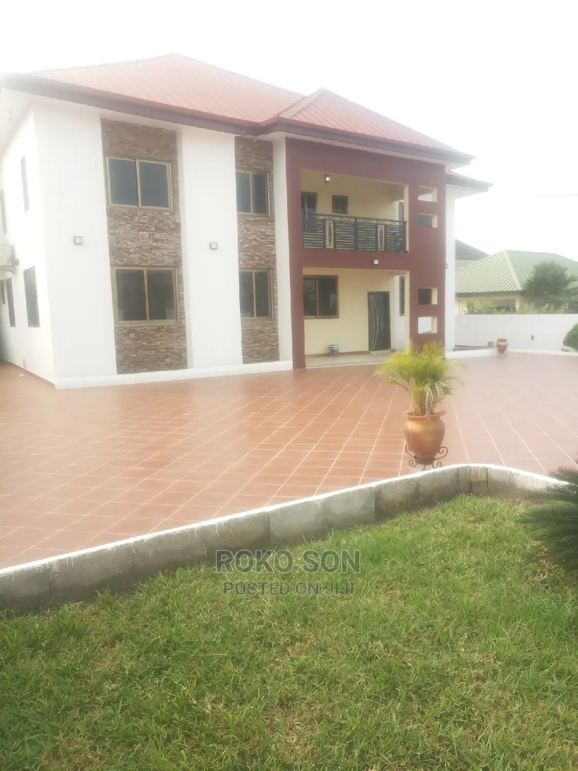 7bdrm Mansion in Dr Roko, The Mall for sale