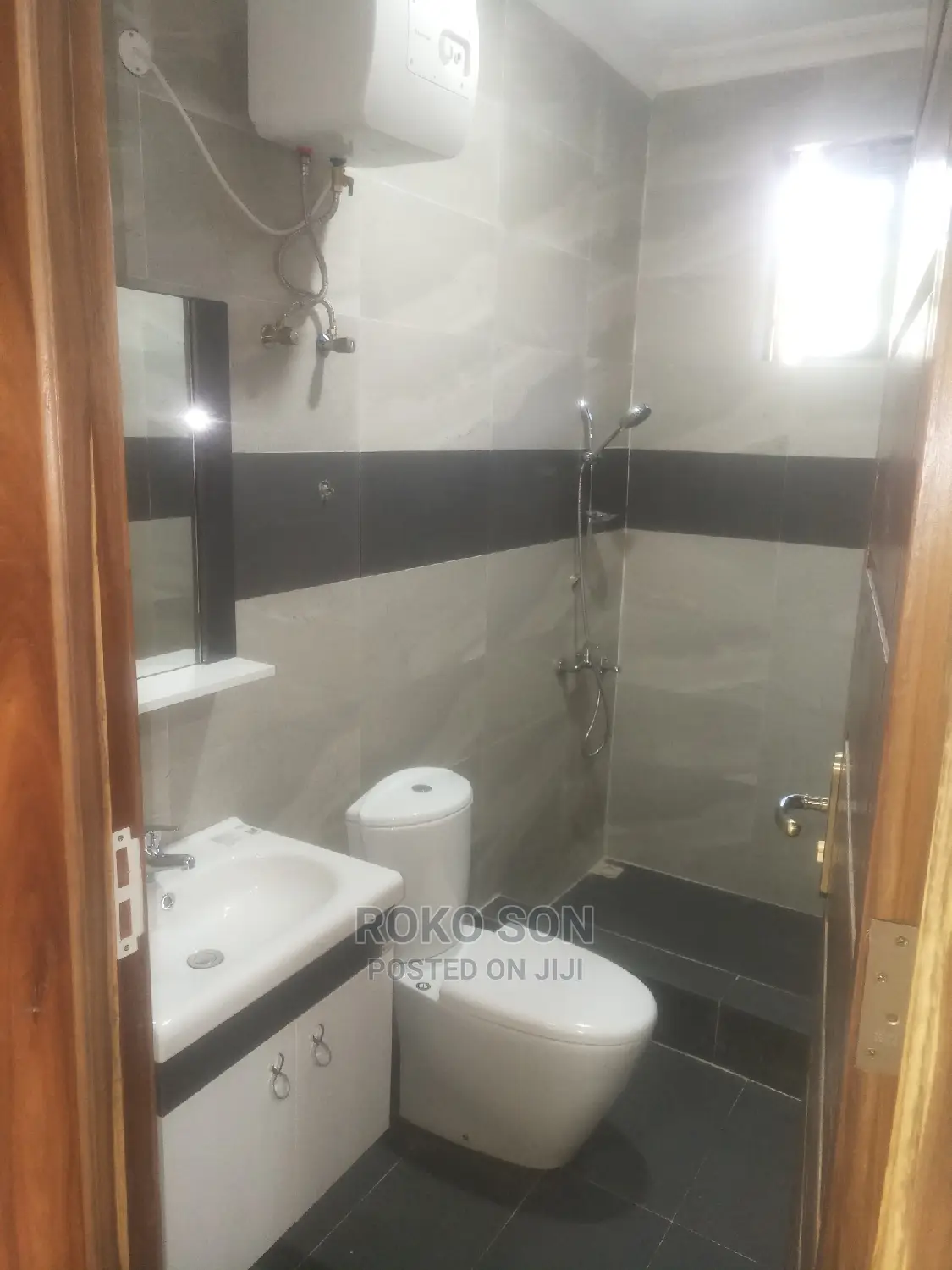 7bdrm Mansion in Dr Roko, The Mall for sale