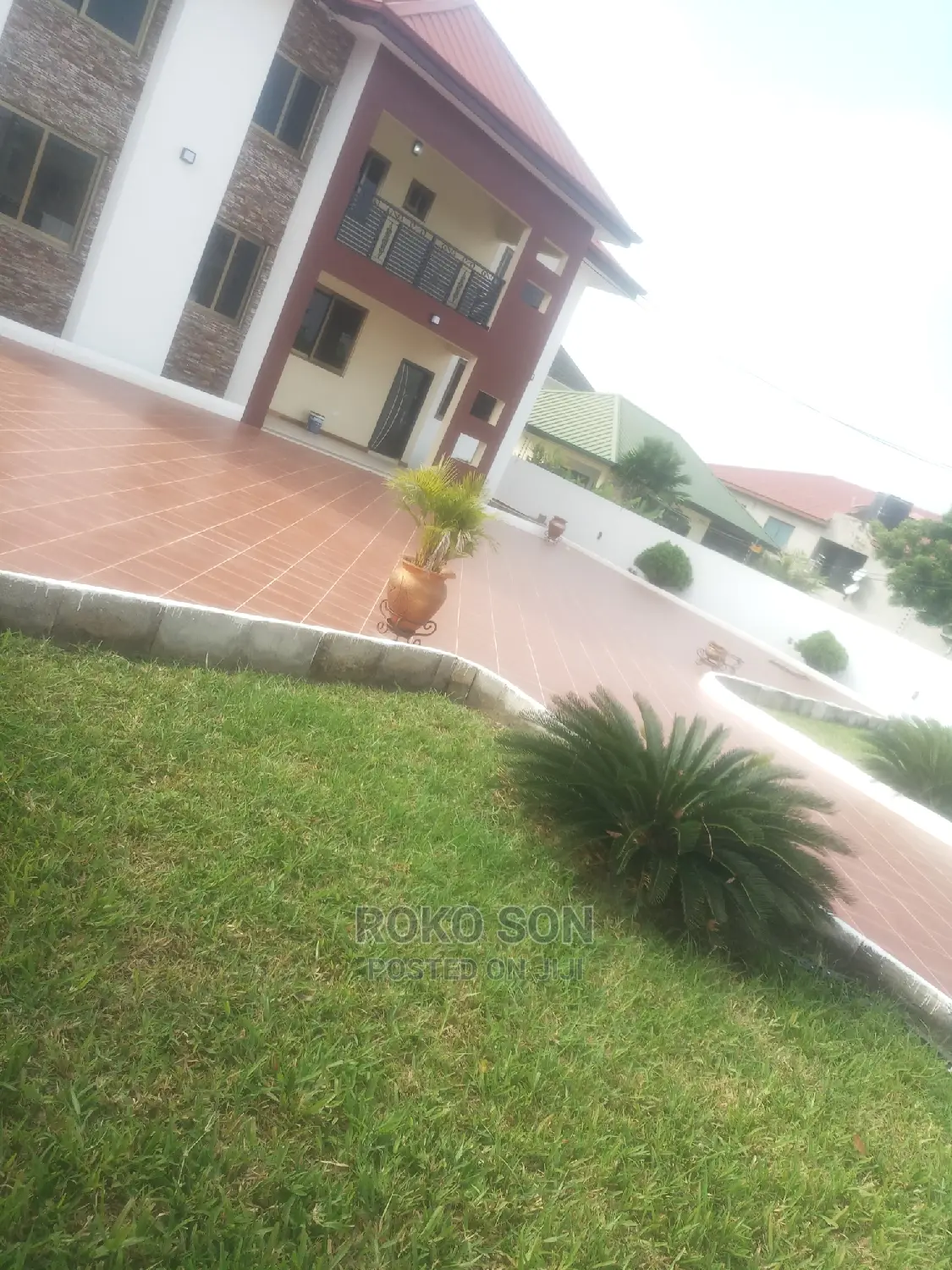 7bdrm Mansion in Dr Roko, The Mall for sale