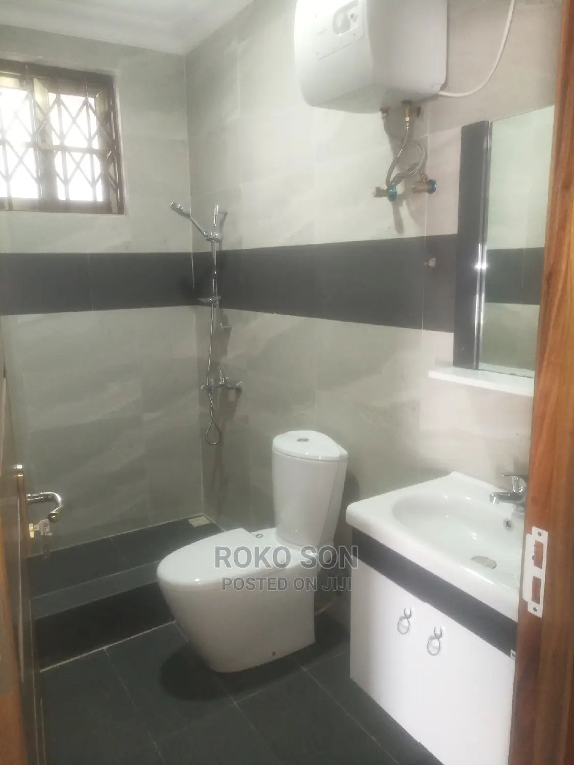 7bdrm Mansion in Dr Roko, The Mall for sale
