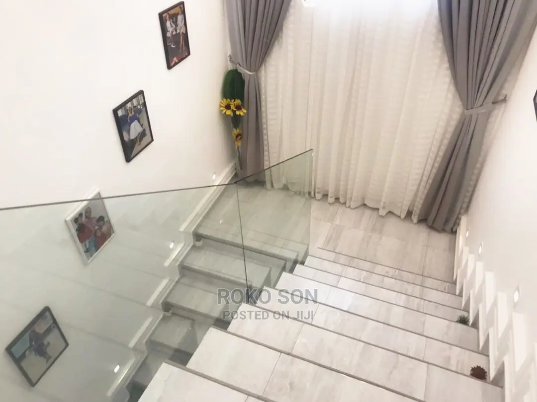 6bdrm Duplex in Dr Roko, American House for sale
