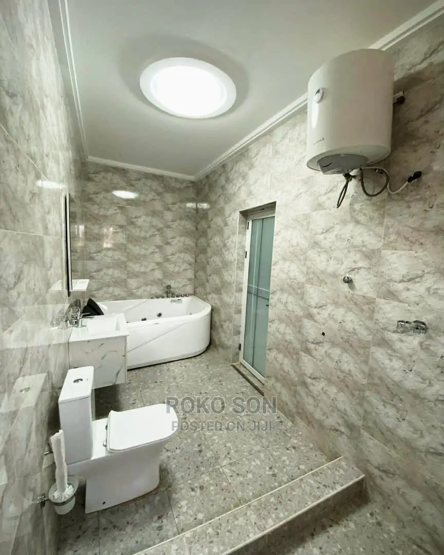 6bdrm Duplex in Dr Roko, American House for sale
