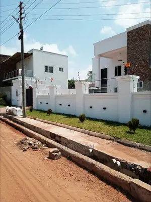 6bdrm Duplex in Dr Roko, American House for sale