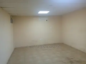 1400SQM Warehouse at North Kaneshie 4 Rent