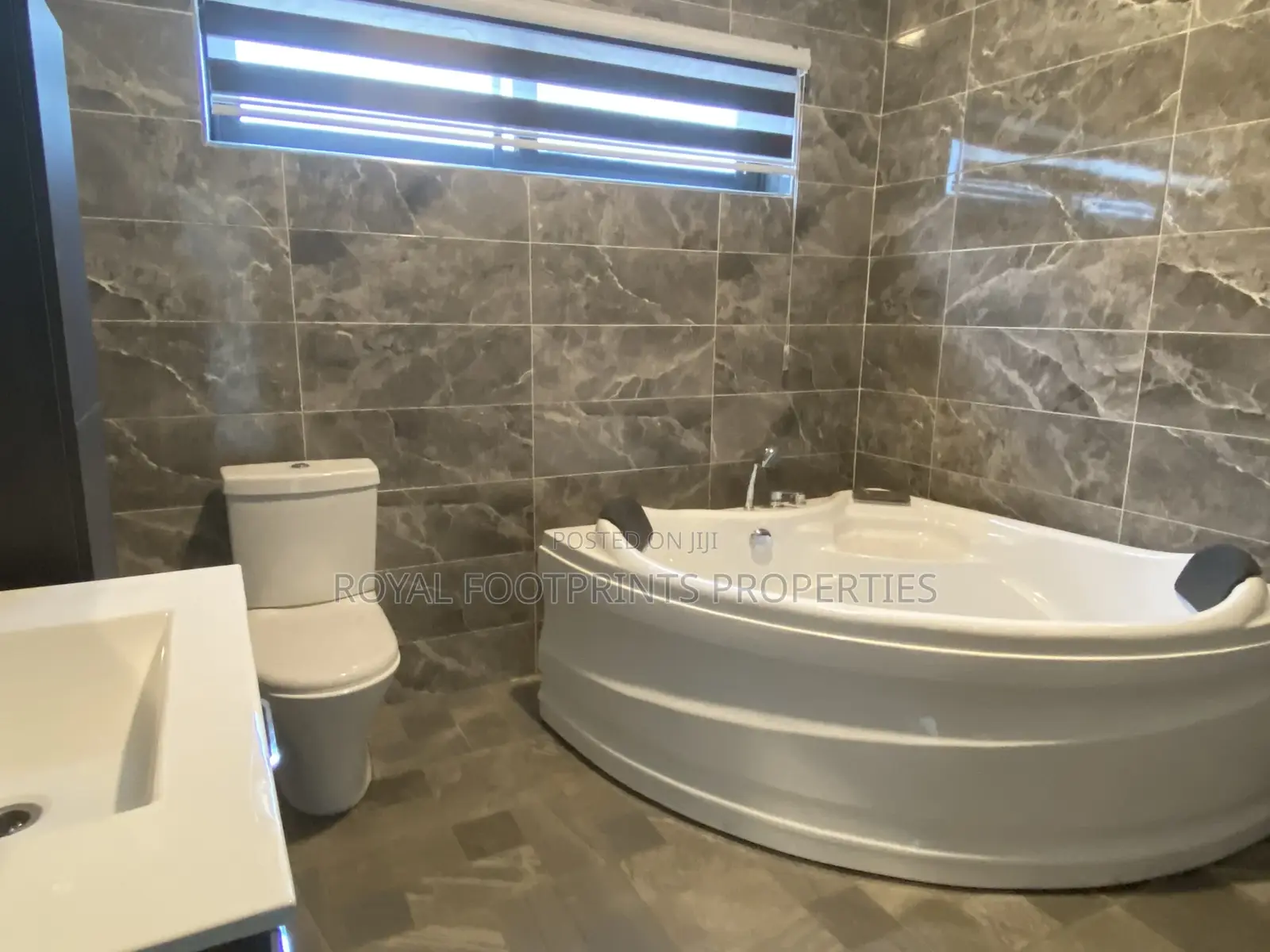 5bdrm House in Ashaley Botwe for sale