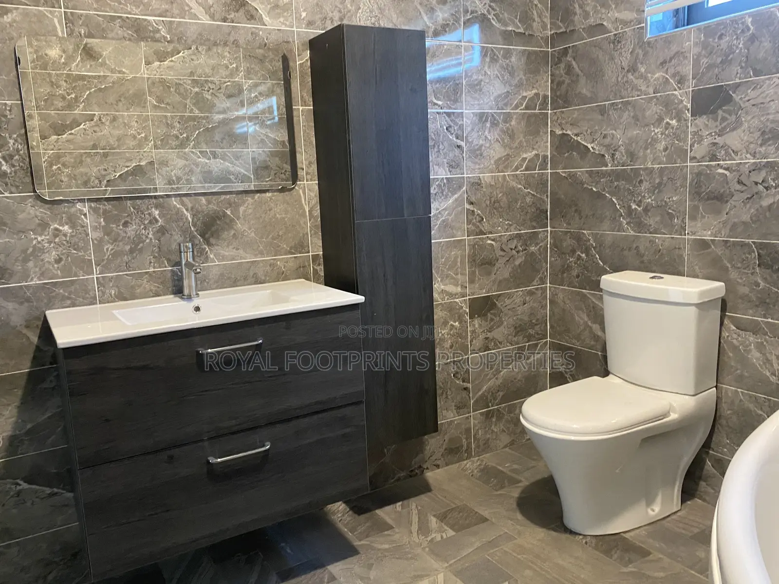 5bdrm House in Ashaley Botwe for sale