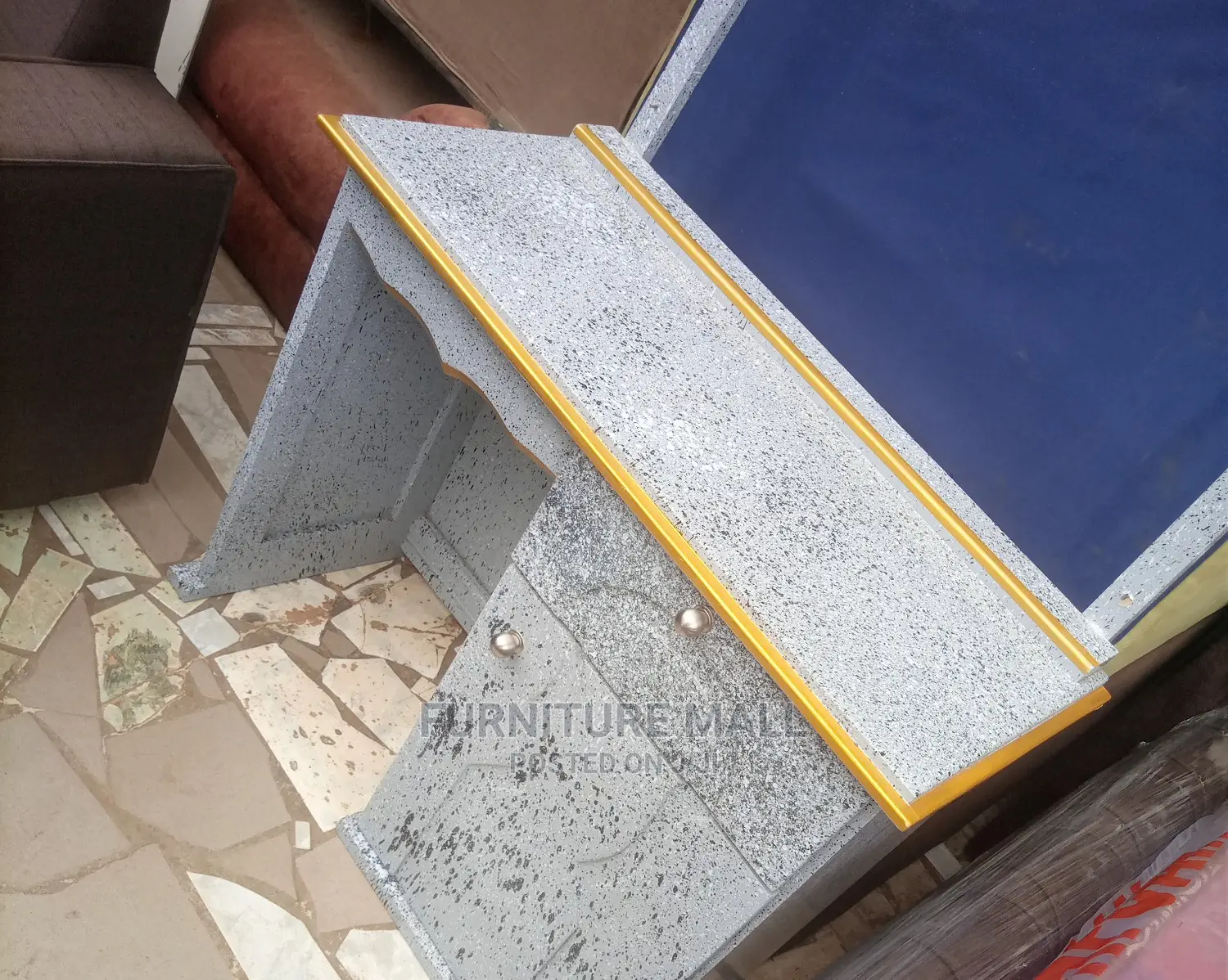 New Dressimg Mirror Wit Table. Free Delivery