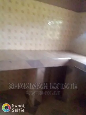 10bdrm Apartment in Aiding Estate, Sunyani Municipal for rent