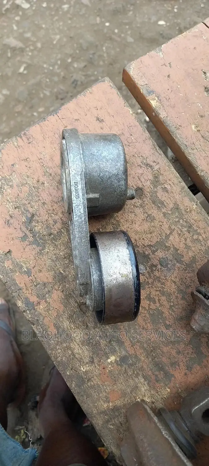 Home Used Fan Belt ADJUSTOR/TENSIONER for All Cars Available