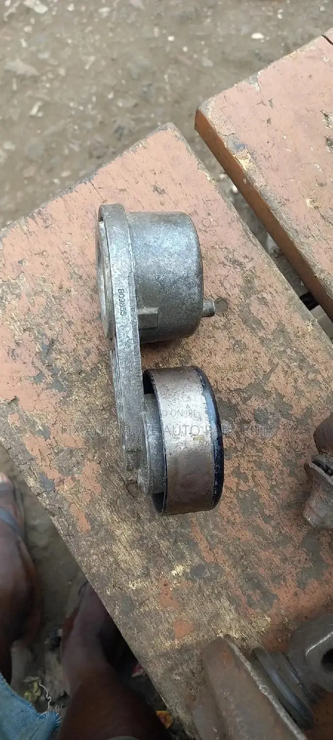 Home Used Fan Belt ADJUSTOR/TENSIONER for All Cars Available
