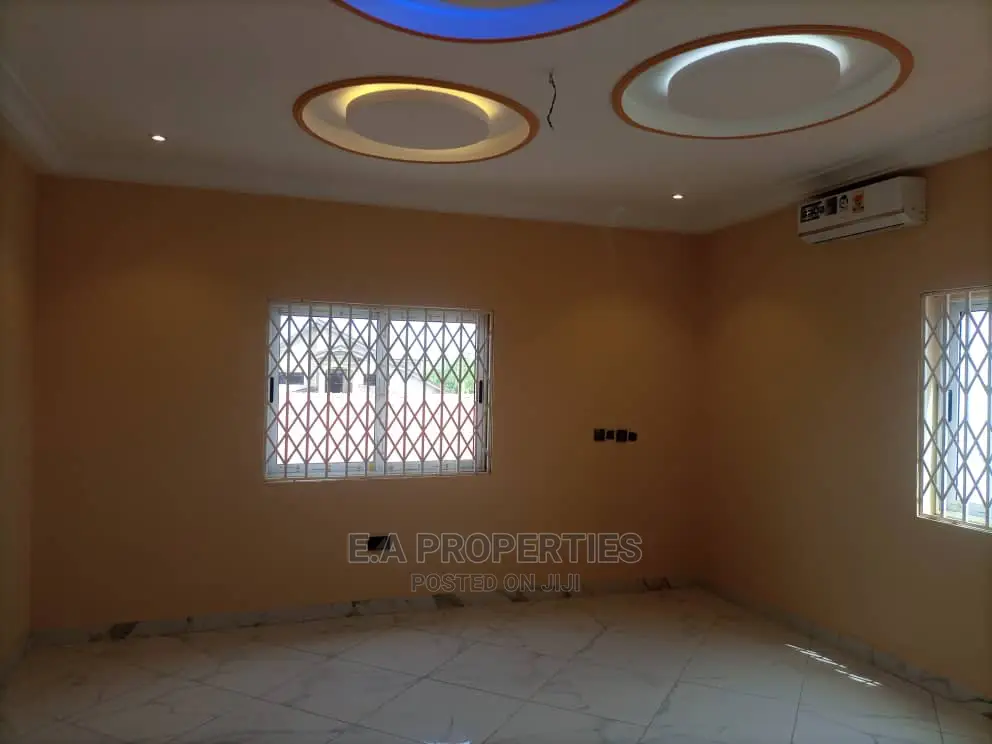 5bdrm House in E a Properties, Police Station for Sale