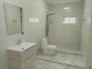 5bdrm House in E a Properties, Police Station for Sale