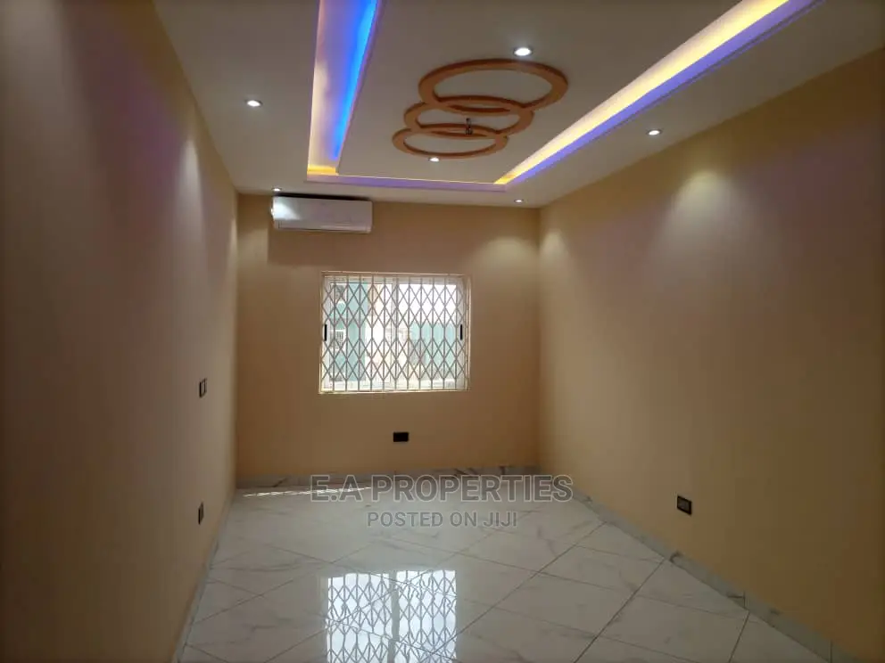 5bdrm House in E a Properties, Police Station for Sale