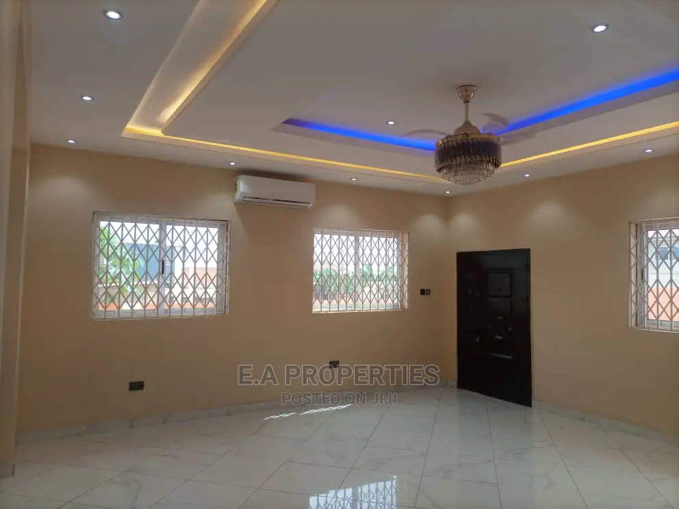 5bdrm House in E a Properties, Police Station for Sale