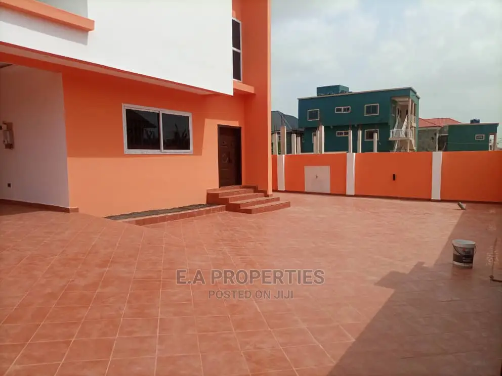 5bdrm House in E a Properties, Police Station for Sale