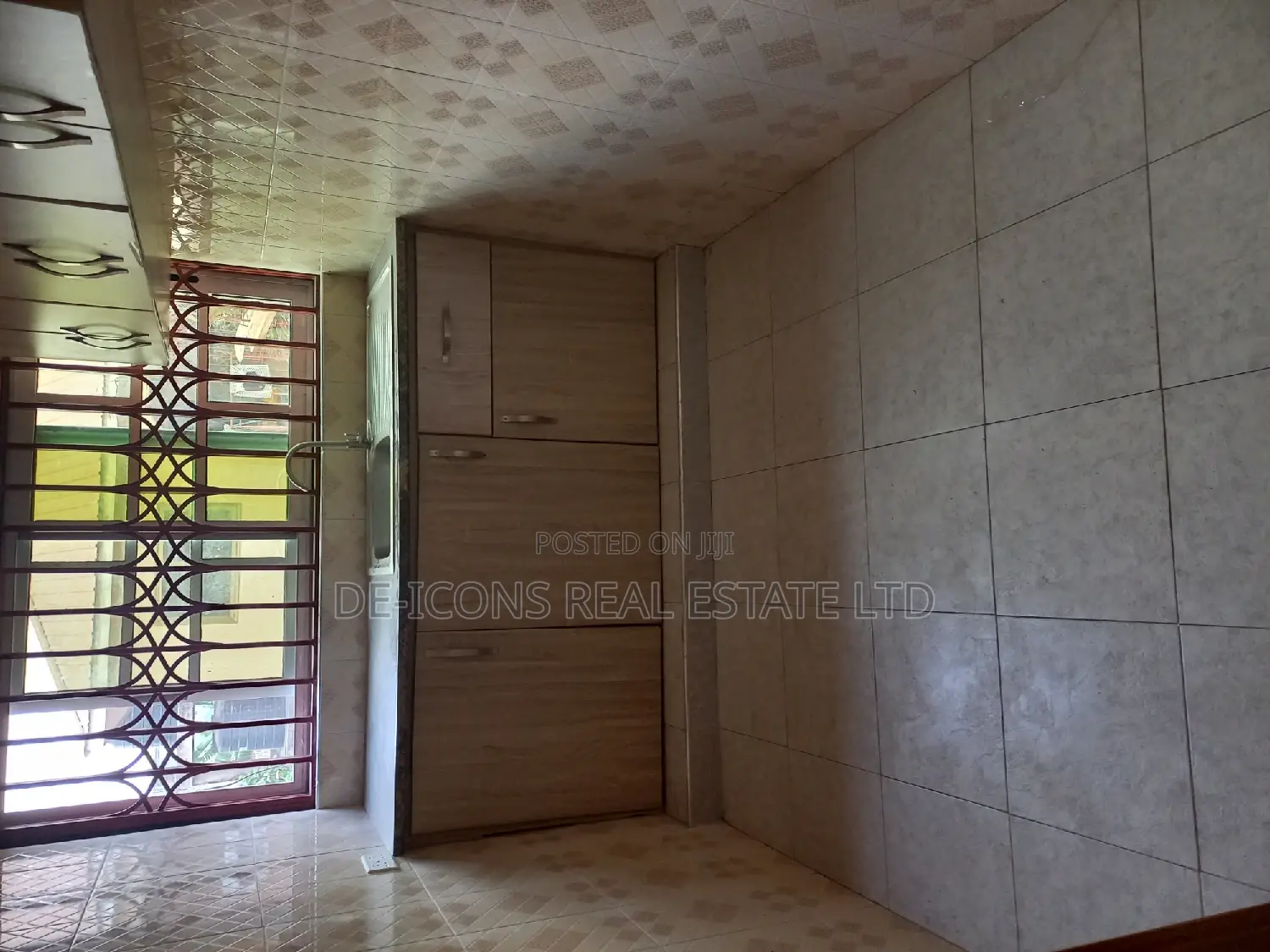 1bdrm Duplex in De-Icons Real Estate, Awutu Senya East Municipal