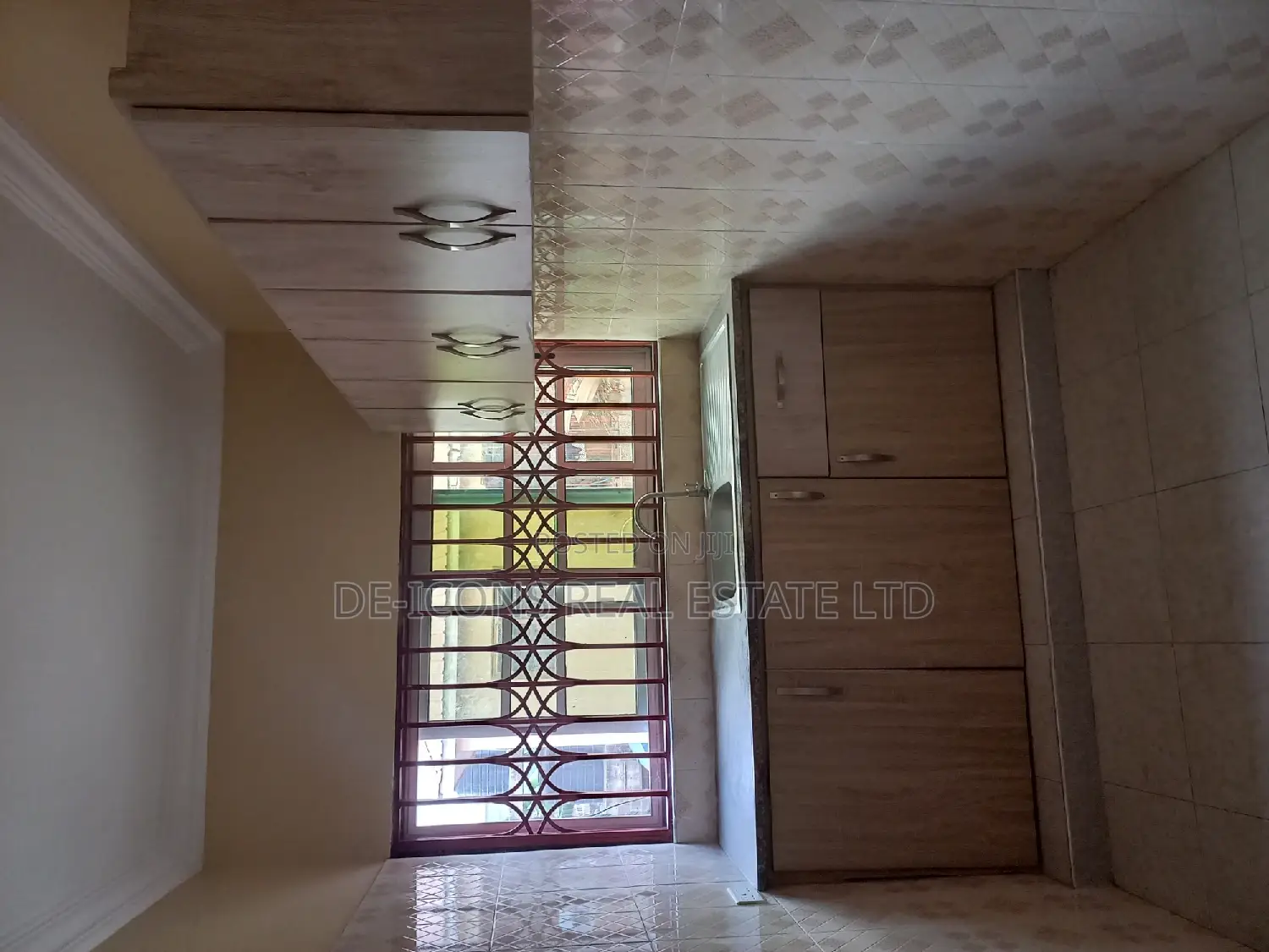 1bdrm Duplex in De-Icons Real Estate, Awutu Senya East Municipal