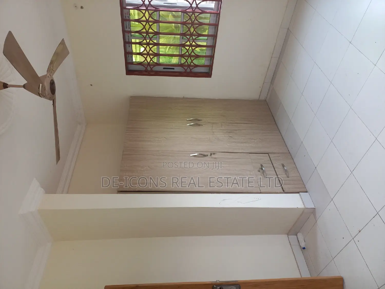 1bdrm Duplex in De-Icons Real Estate, Awutu Senya East Municipal
