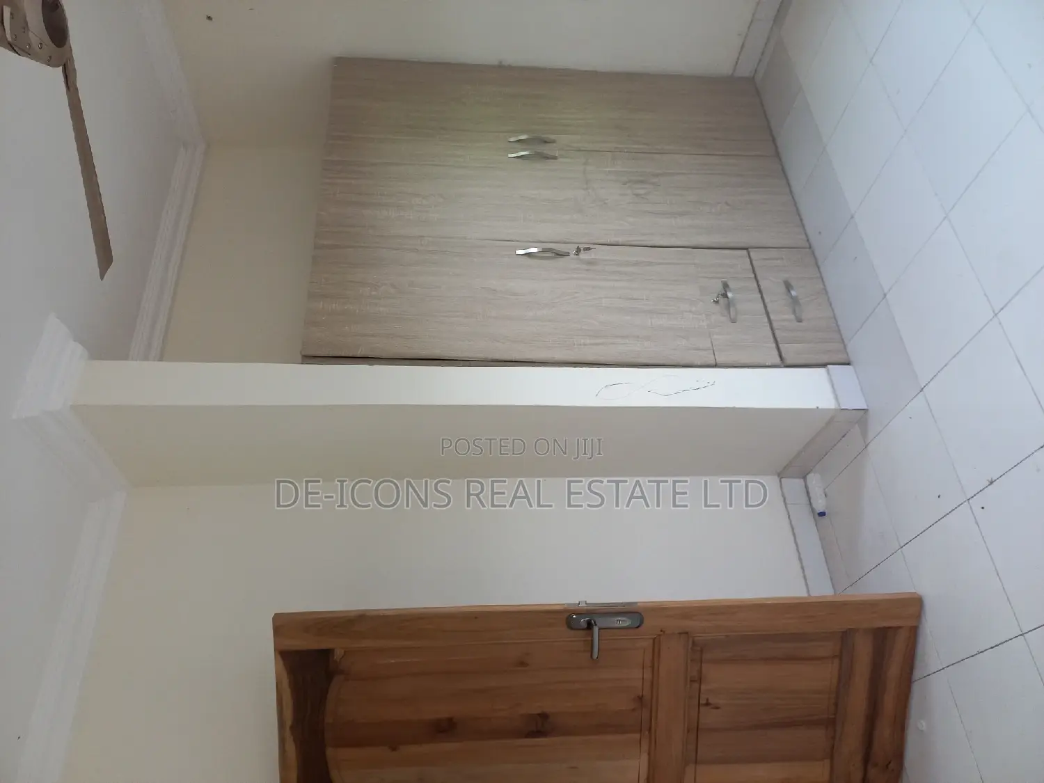 1bdrm Duplex in De-Icons Real Estate, Awutu Senya East Municipal