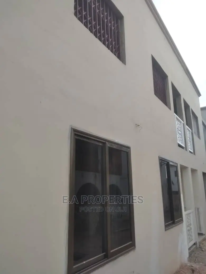 3bdrm House in E a Properties, a C Mall Area for Rent