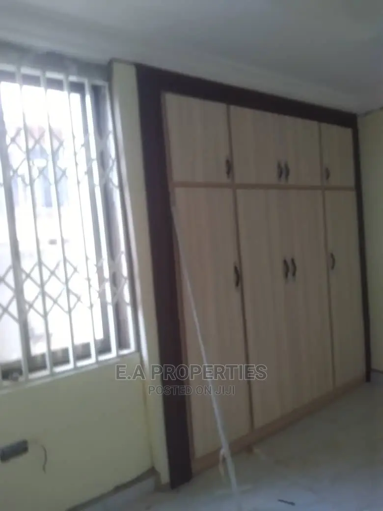 3bdrm House in E a Properties, a C Mall Area for Rent