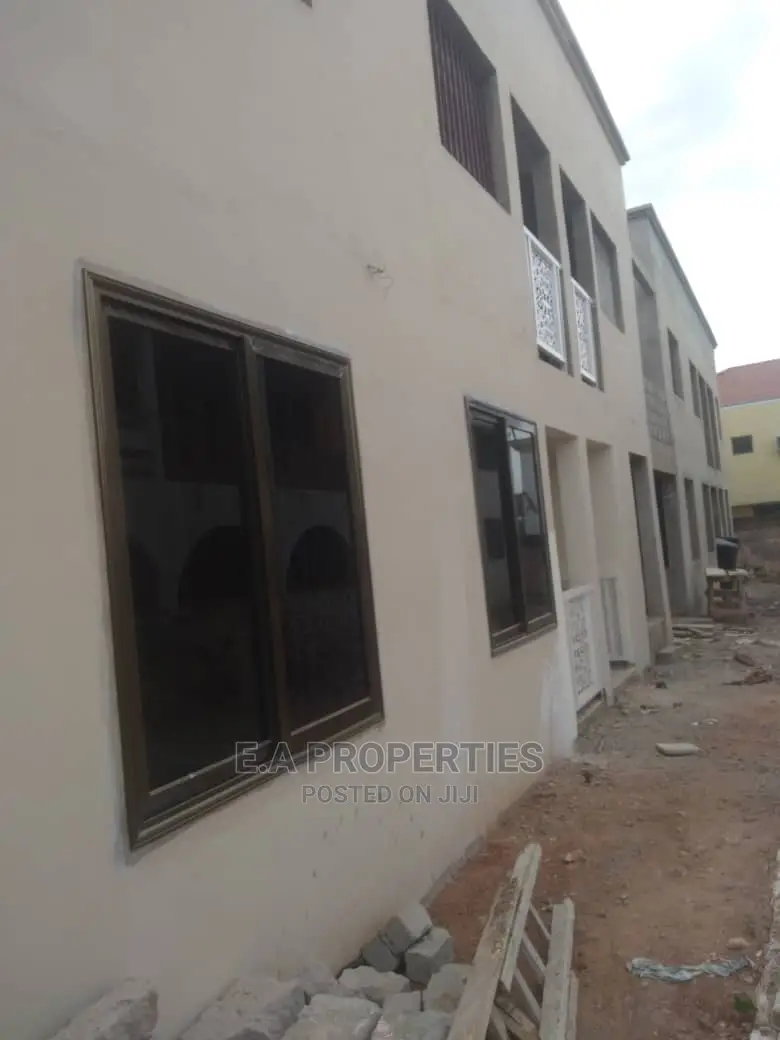 3bdrm House in E a Properties, a C Mall Area for Rent