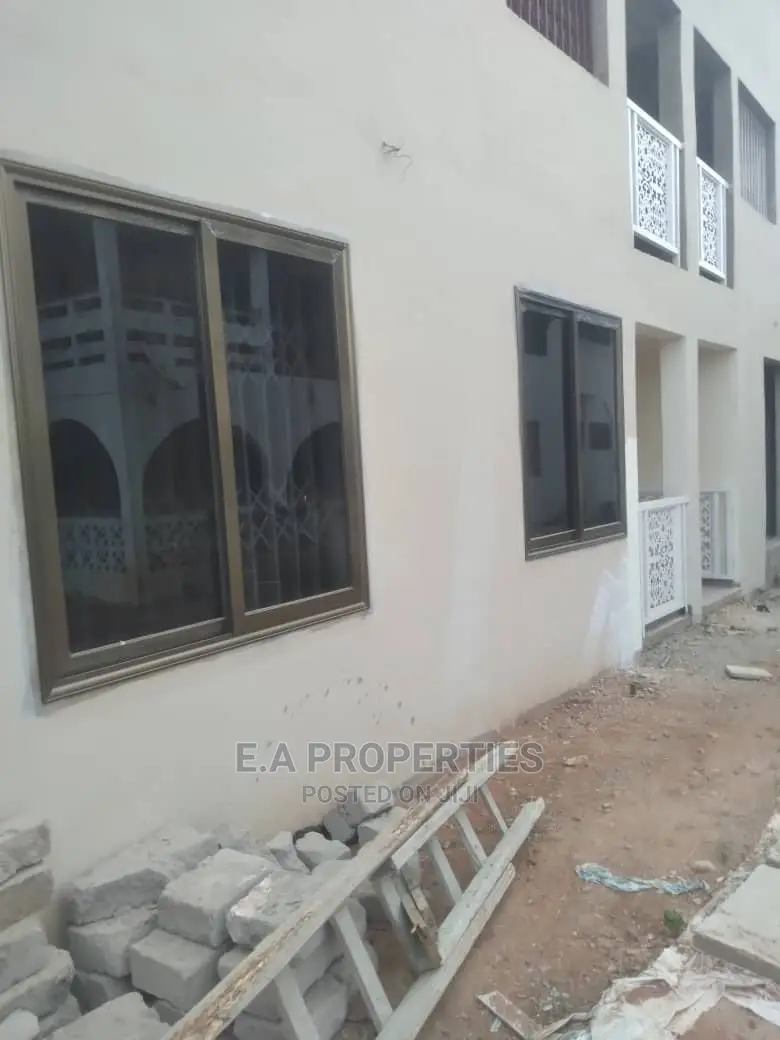 3bdrm House in E a Properties, a C Mall Area for Rent
