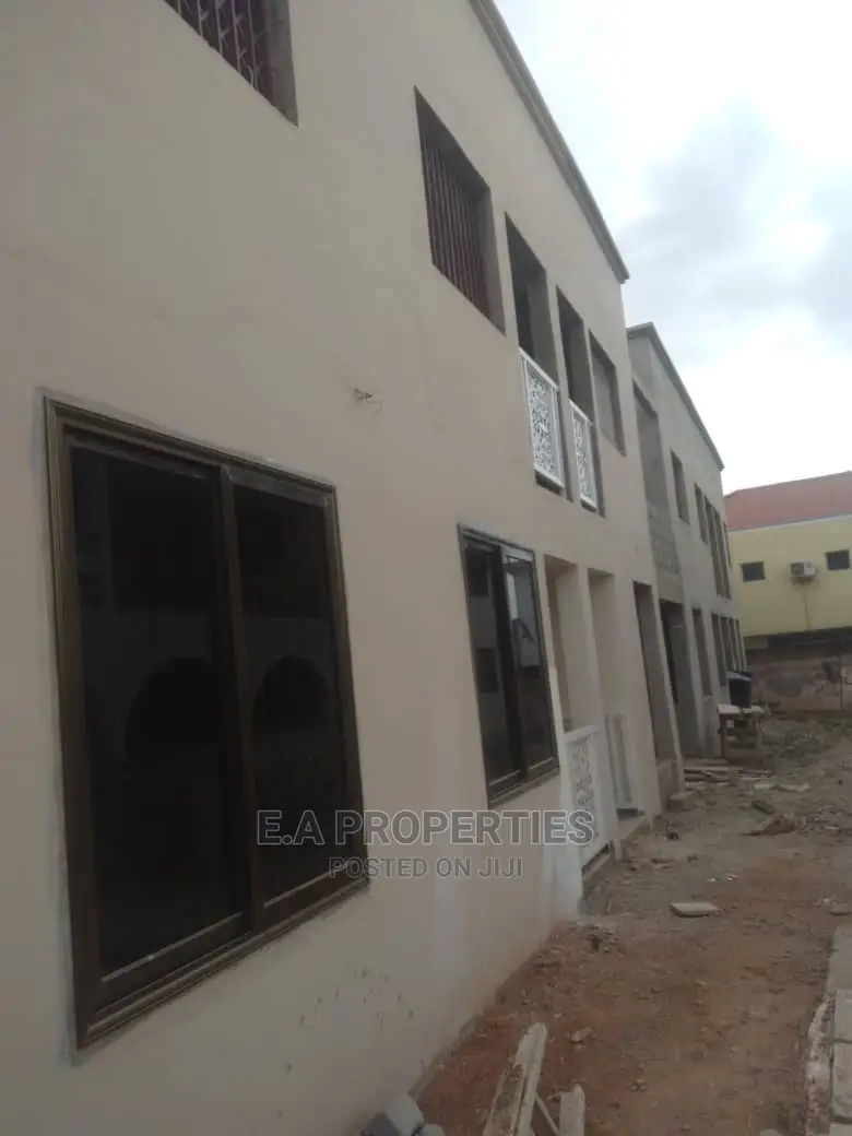3bdrm House in E a Properties, a C Mall Area for Rent