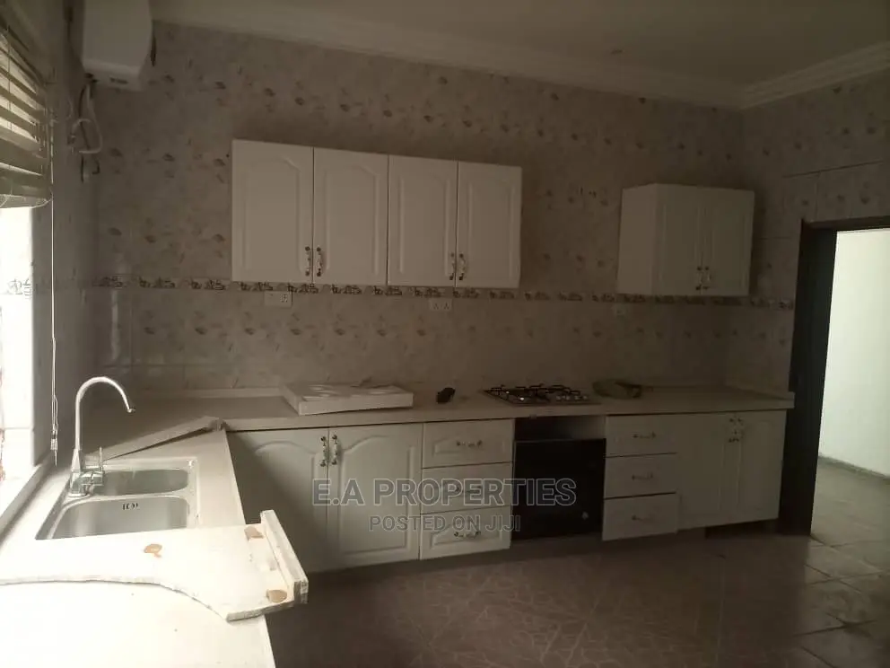 6bdrm House in E a Properties, Otano for Rent