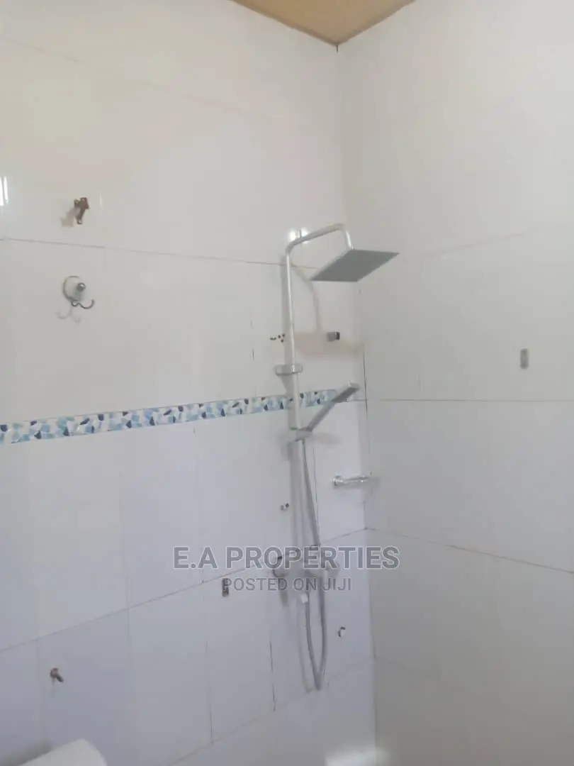 4bdrm House in E a Properties, School Junction for Rent