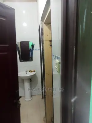 4bdrm House in E a Properties, School Junction for Rent