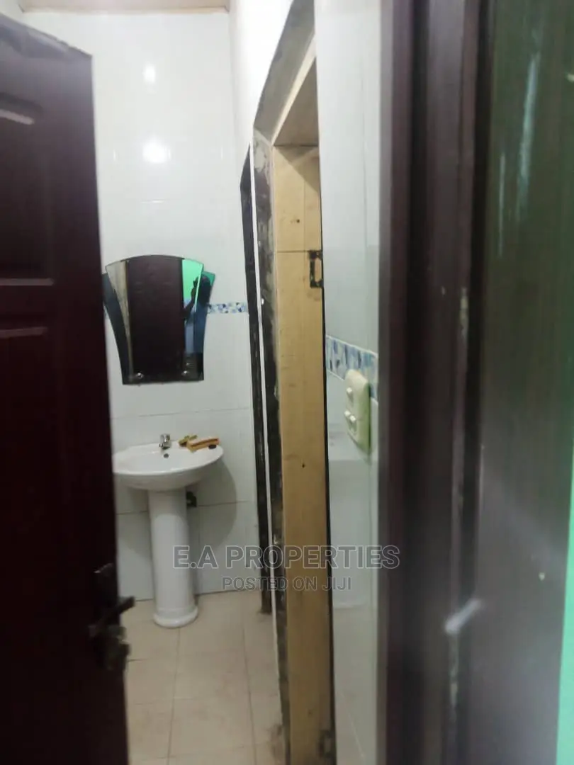 4bdrm House in E a Properties, School Junction for Rent