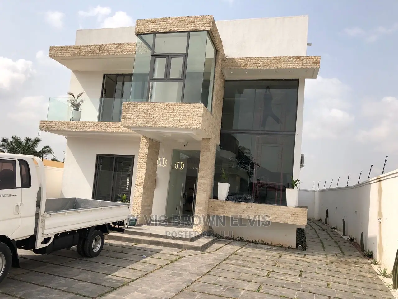 4bdrm Duplex in Living Large, Madina for Sale