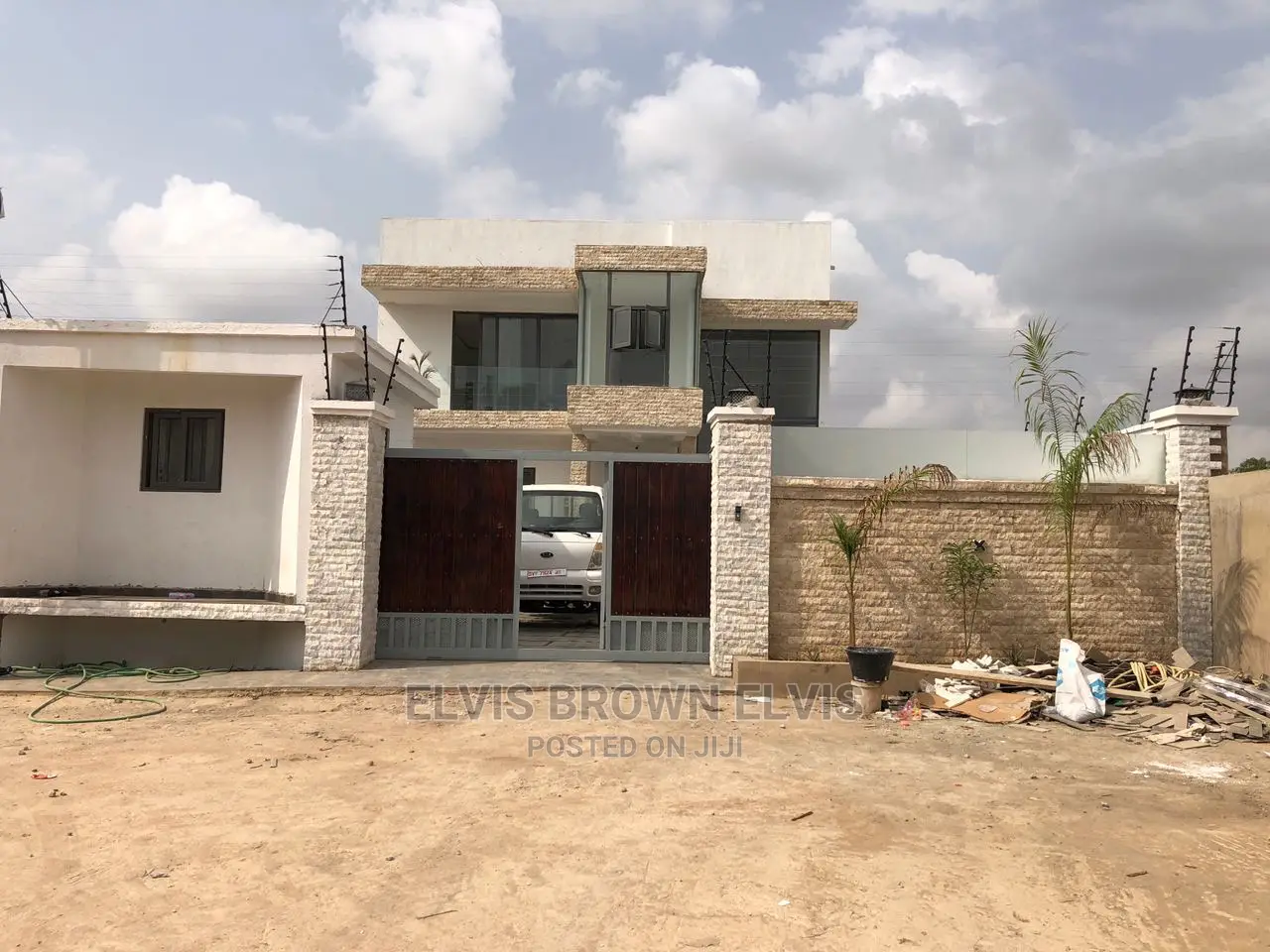 4bdrm Duplex in Living Large, Madina for Sale