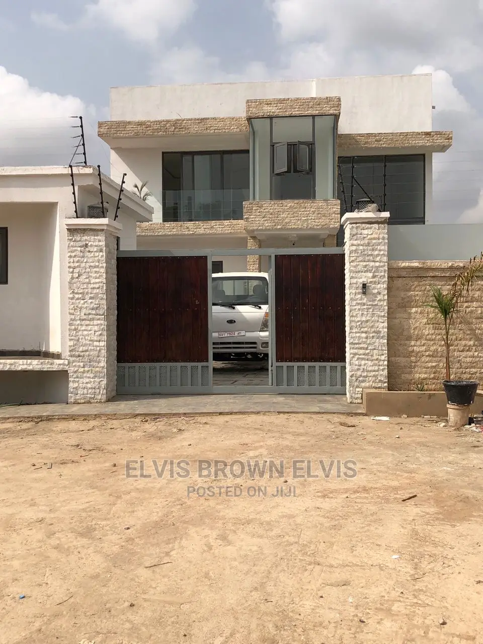 4bdrm Duplex in Living Large, Madina for Sale