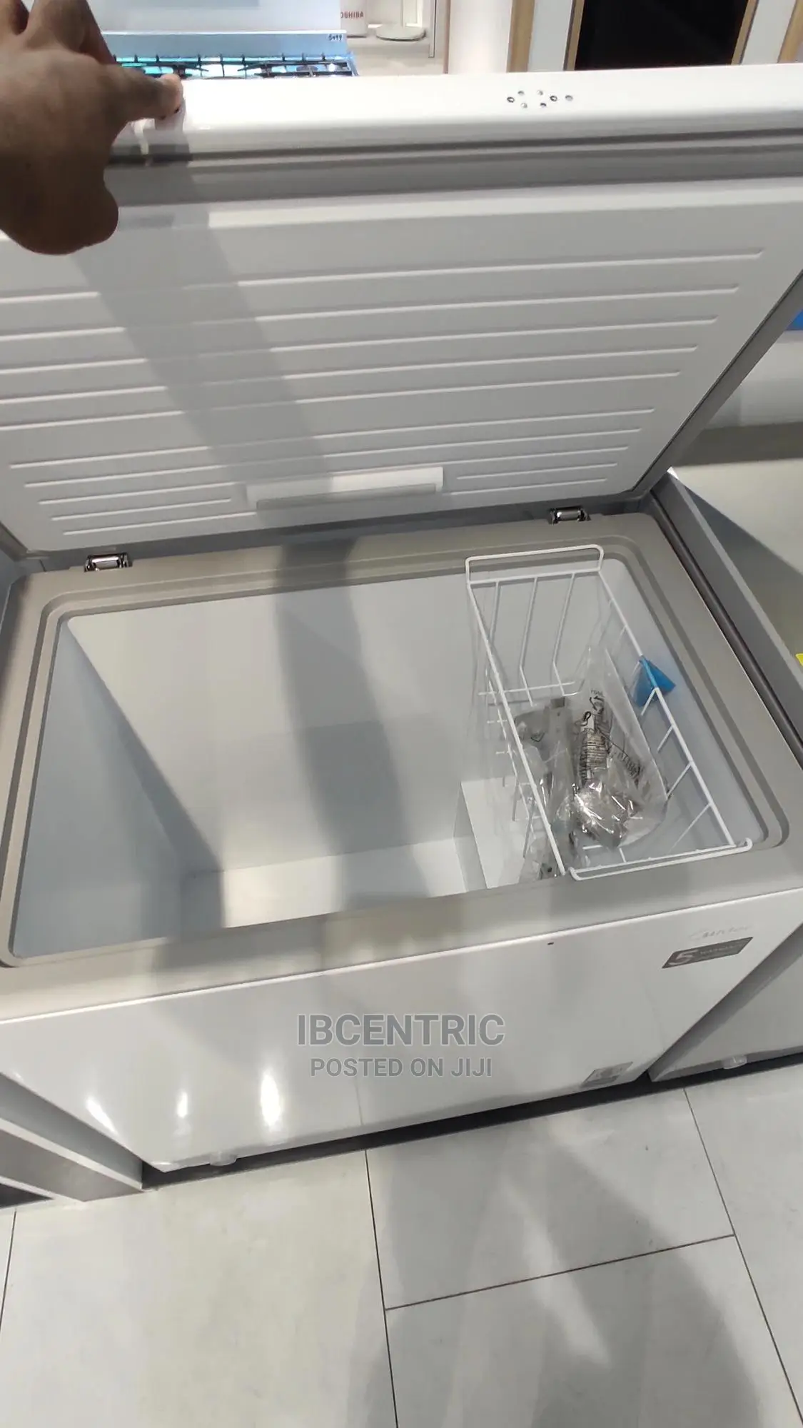 Midea 198L Chest Freezer